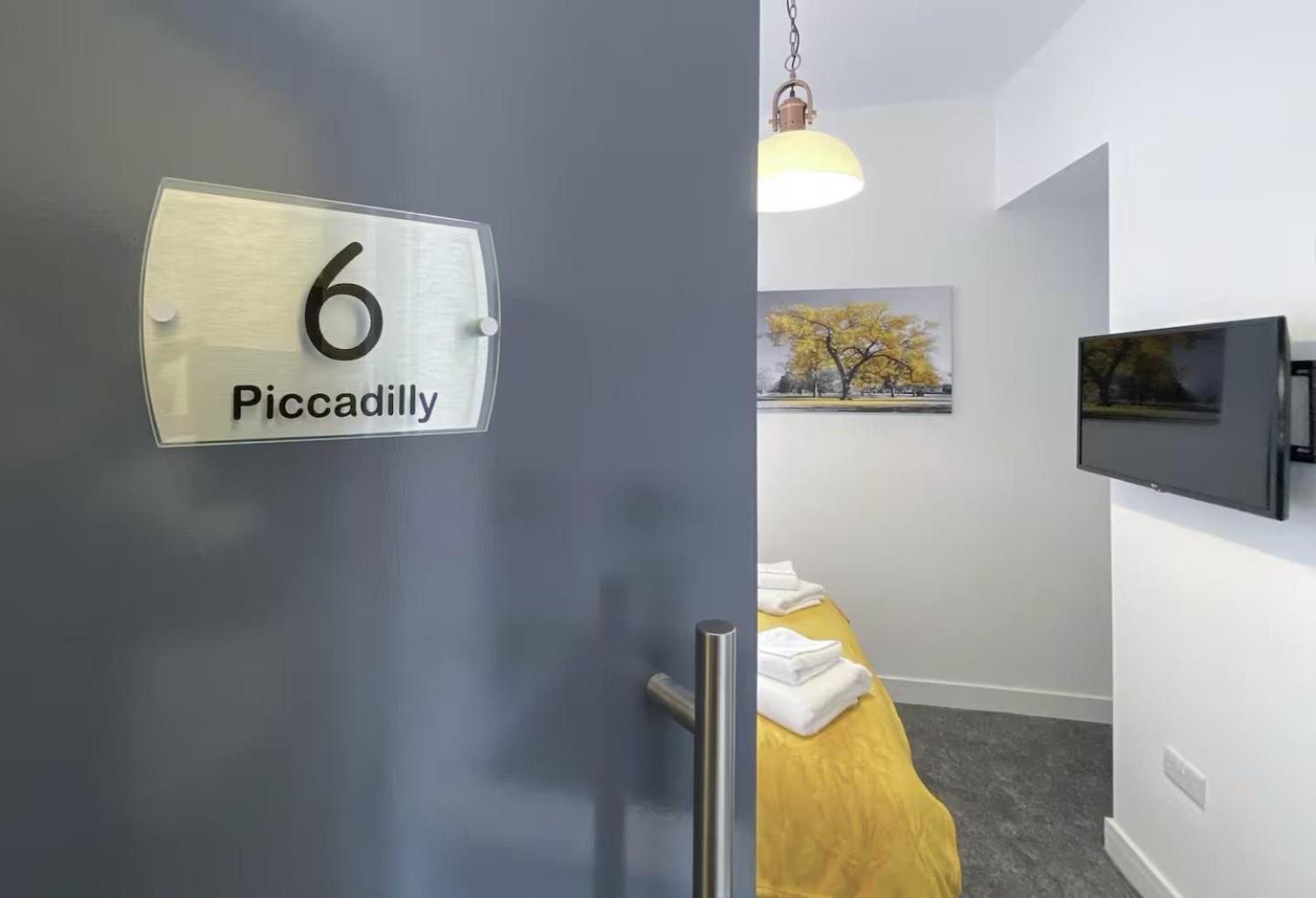 Piccadilly By Pureserviced Plymouth Bagian luar foto