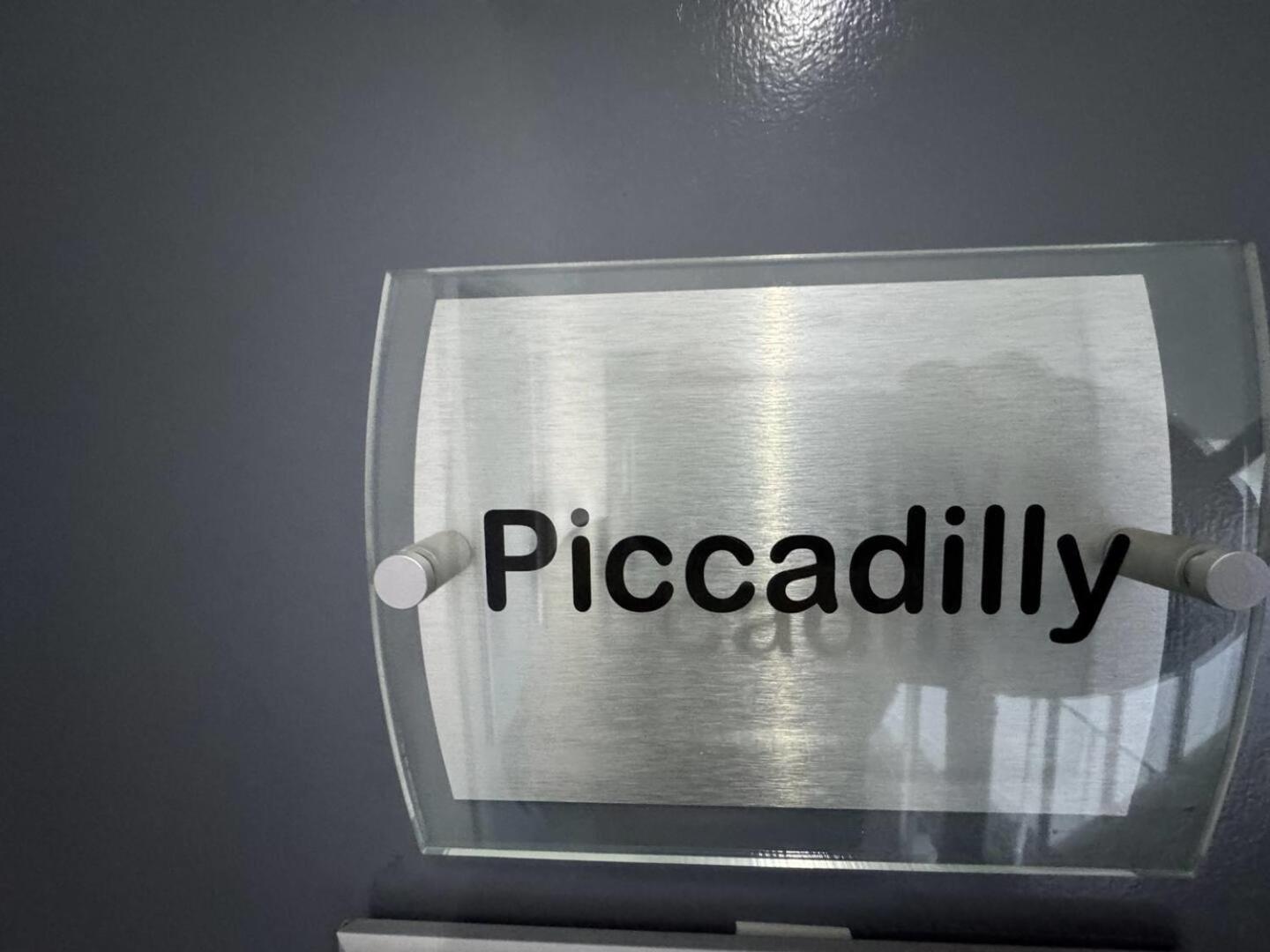 Piccadilly By Pureserviced Plymouth Bagian luar foto